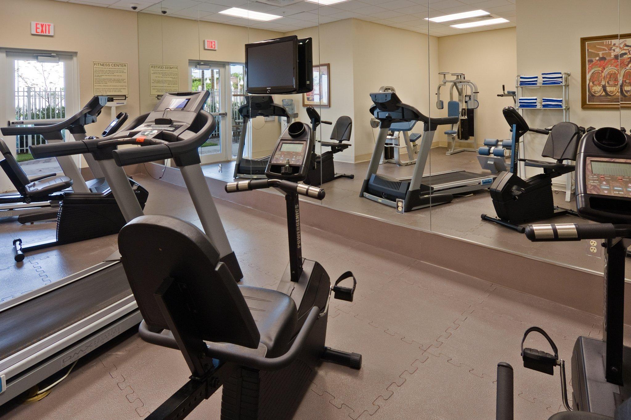 Express & Miami By Ihg Hotel Country Walk