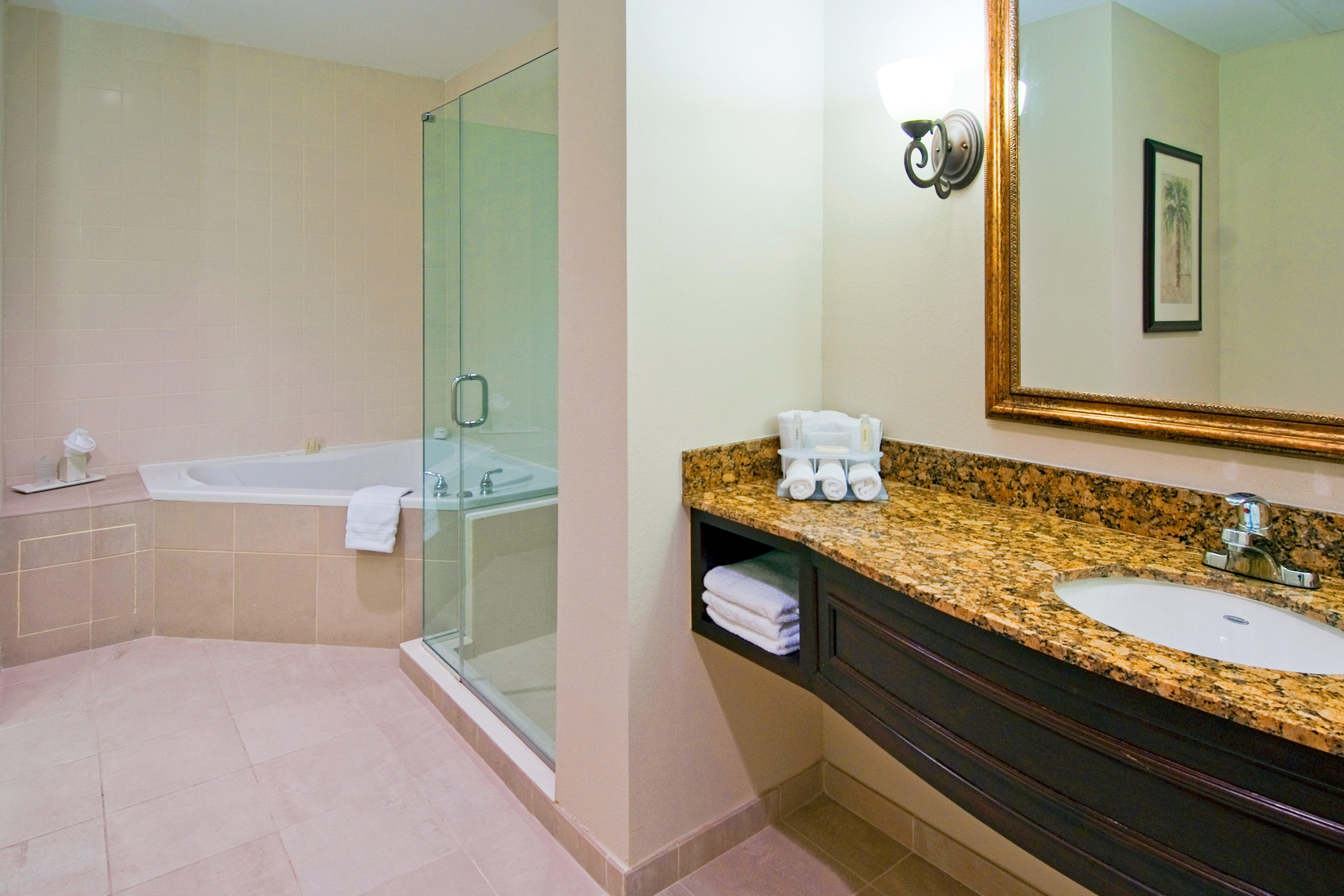 Express & Miami By Ihg Hotel Country Walk