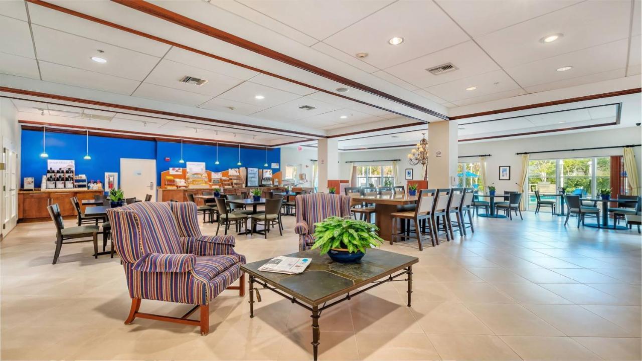 Express & Miami By Ihg Hotel Country Walk