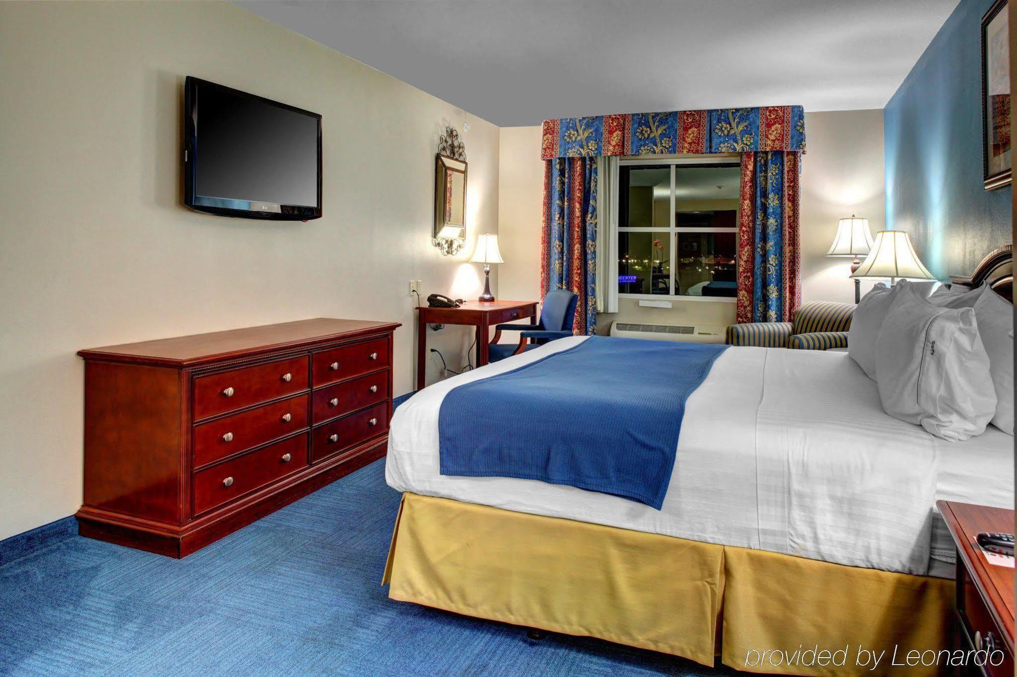 Express & Miami By Ihg 3* Country Walk