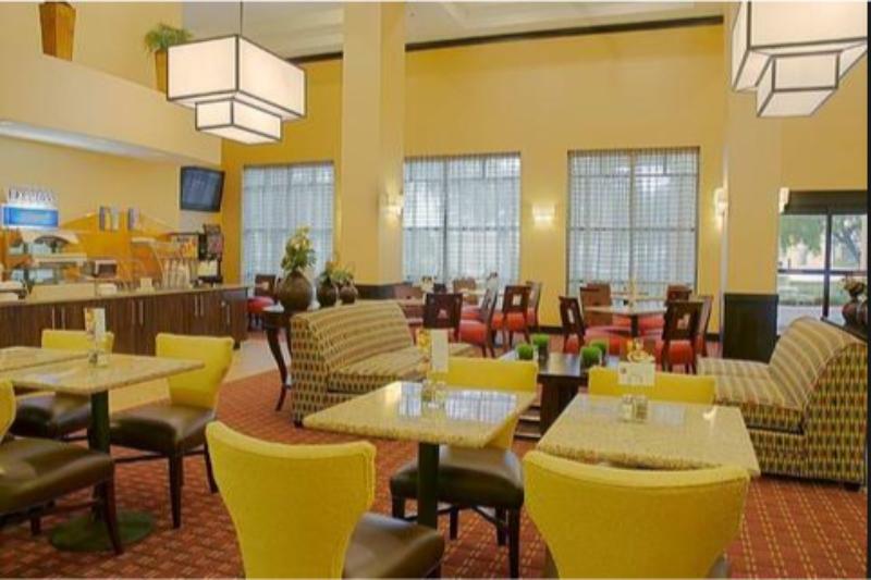 Express & Miami By Ihg 3* Country Walk