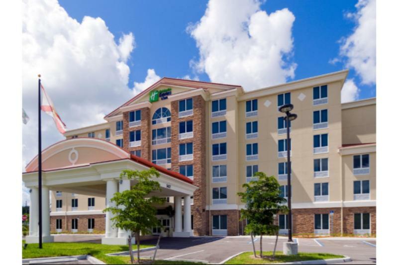 Express & Miami By Ihg Country Walk