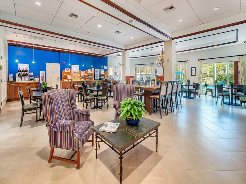 Express & Miami By Ihg Country Walk