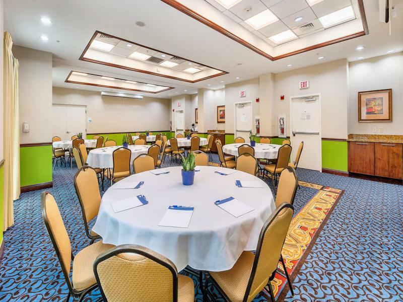 Express & Miami Kendall By Ihg