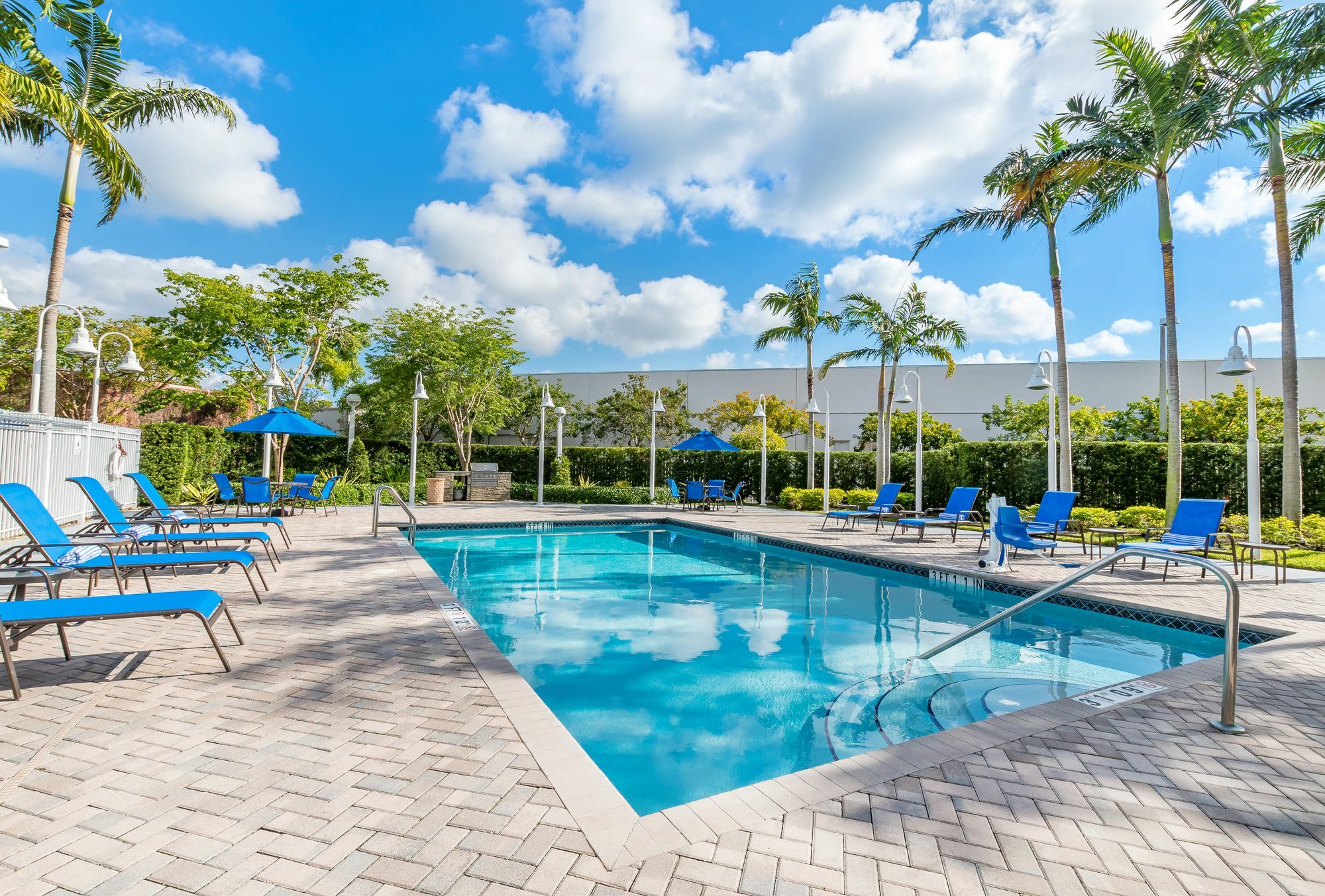 Express & Miami Kendall By Ihg Hotel 3*